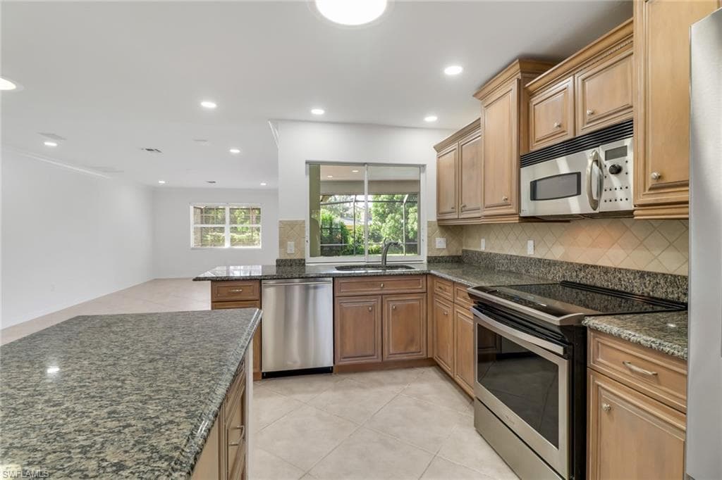 750 Southern Pines DR, NAPLES FL 34103-10