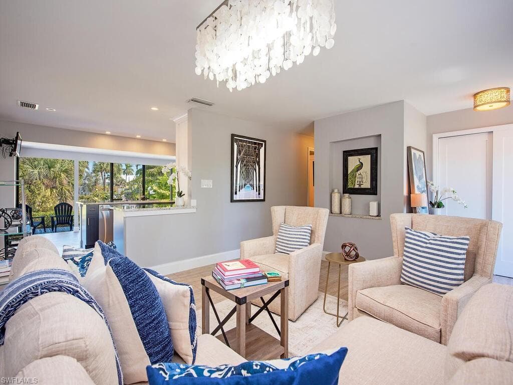 3165 Lakeview DR, NAPLES FL 34112-5