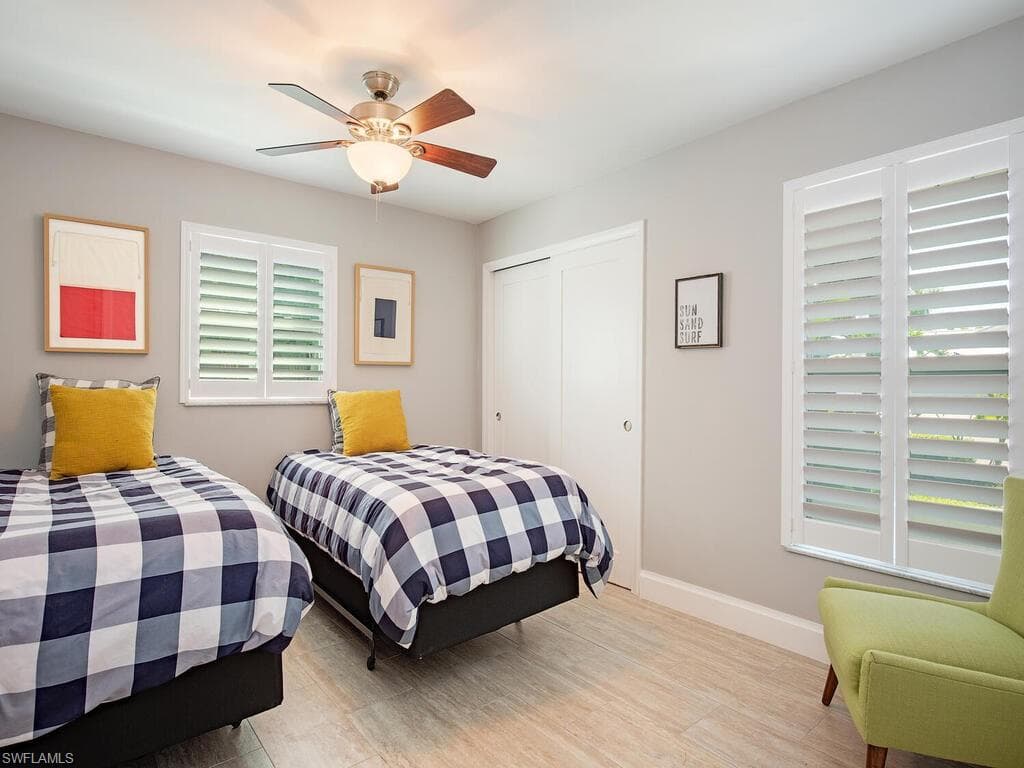 3165 Lakeview DR, NAPLES FL 34112-12