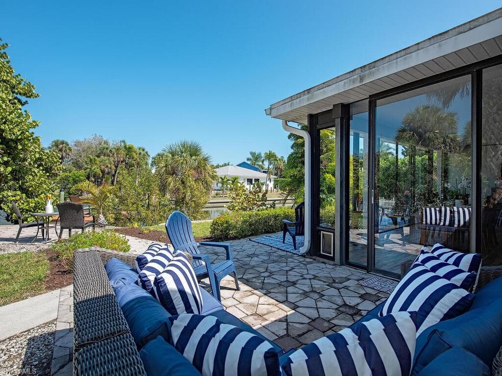 3165 Lakeview DR, NAPLES FL 34112-15