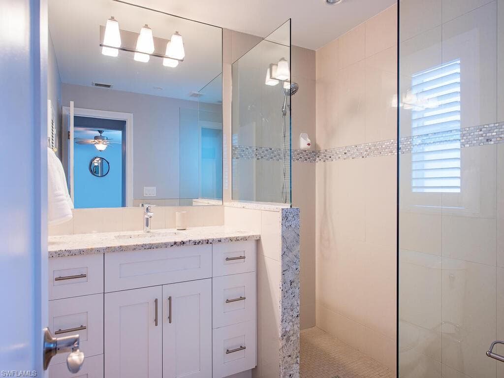 3165 Lakeview DR, NAPLES FL 34112-11