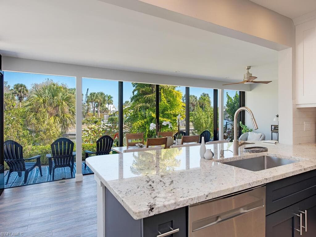 3165 Lakeview DR, NAPLES FL 34112-2