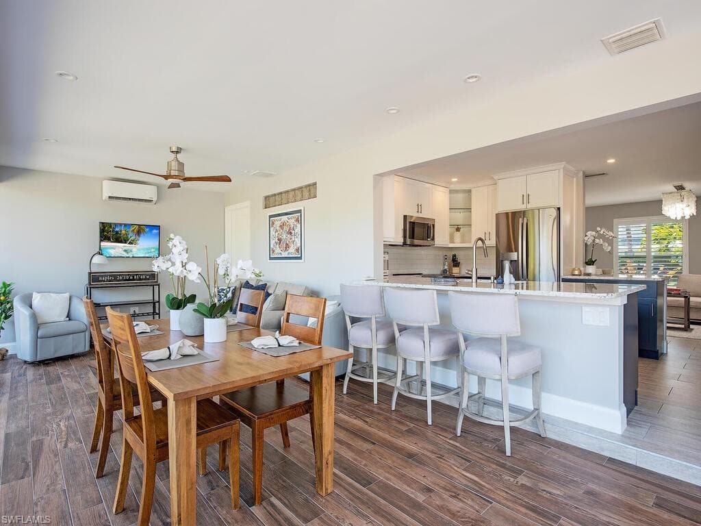 3165 Lakeview DR, NAPLES FL 34112-4