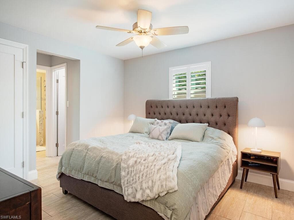 3165 Lakeview DR, NAPLES FL 34112-9