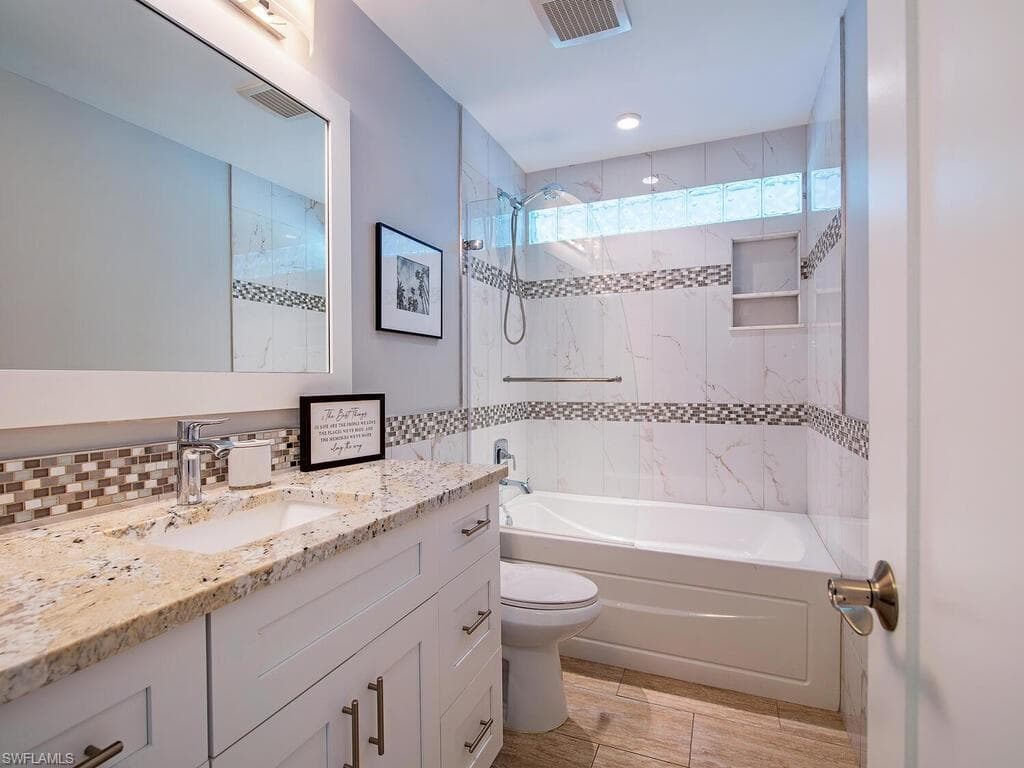 3165 Lakeview DR, NAPLES FL 34112-13