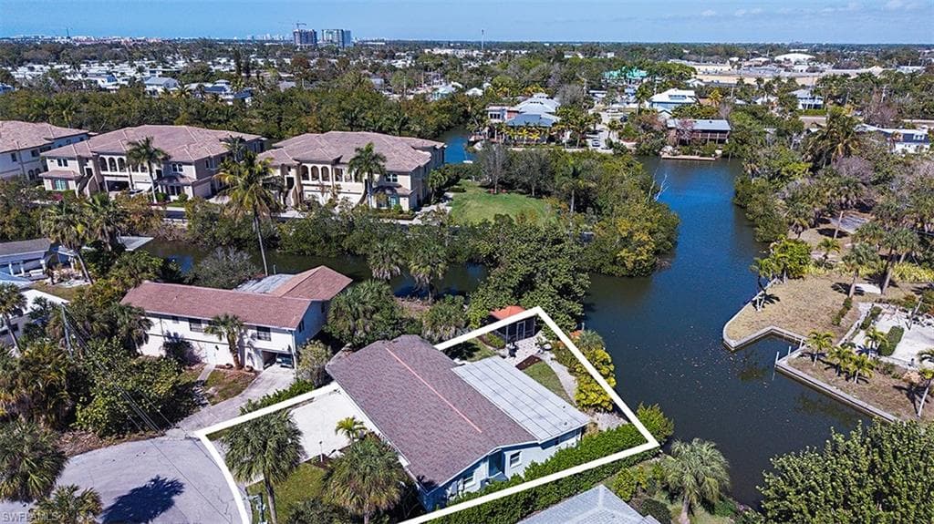 3165 Lakeview DR, NAPLES FL 34112-17