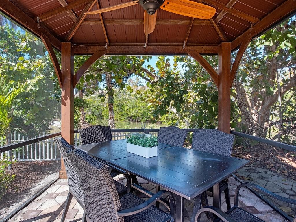 3165 Lakeview DR, NAPLES FL 34112-14