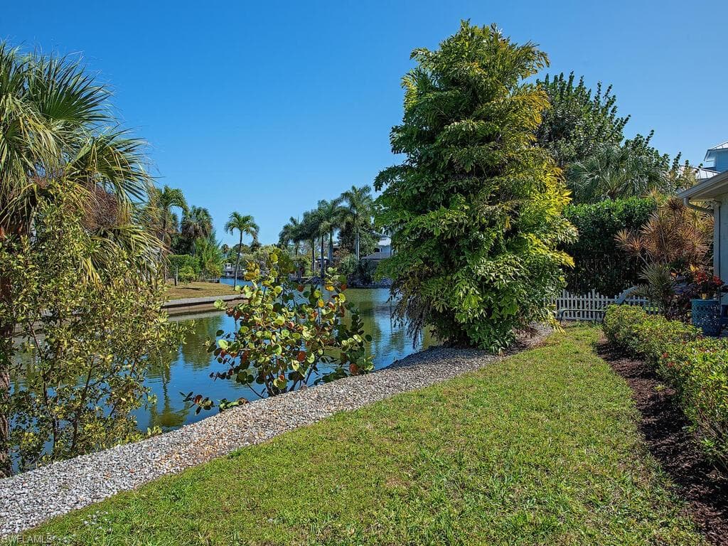 3165 Lakeview DR, NAPLES FL 34112-10