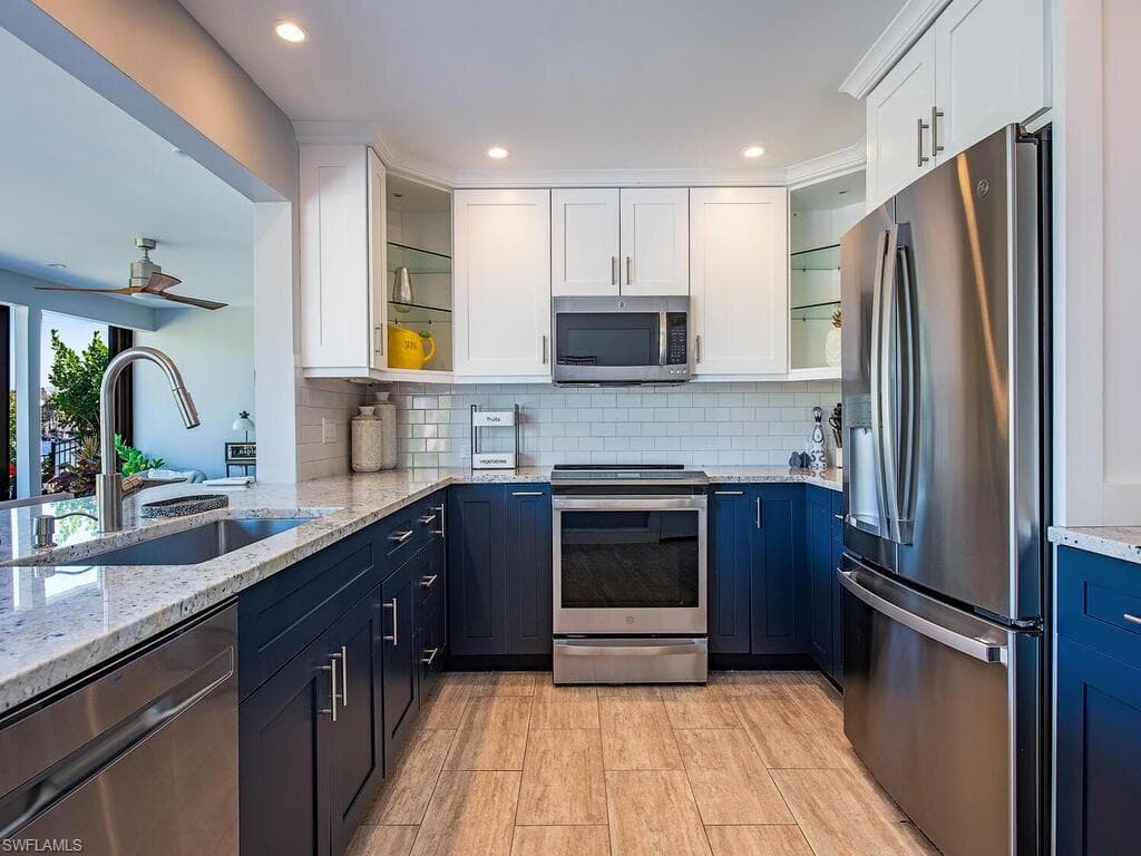 3165 Lakeview DR, NAPLES FL 34112-3