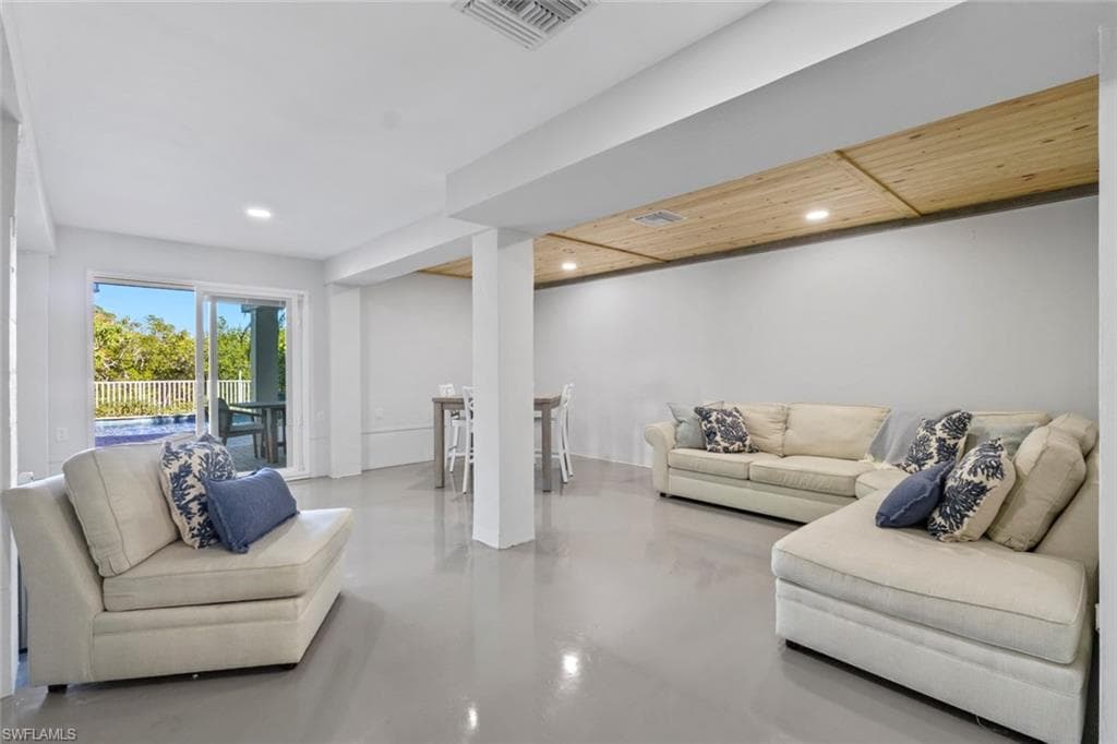 12176 Siesta DR, FORT MYERS BEACH FL 33931-31