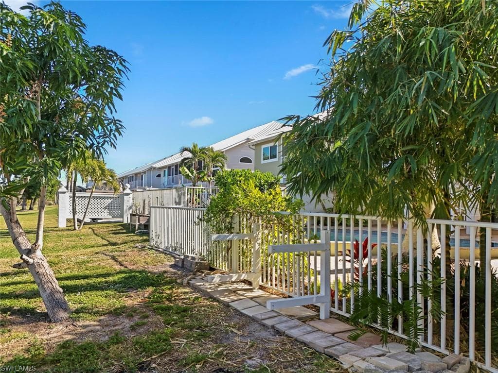 12176 Siesta DR, FORT MYERS BEACH FL 33931-40