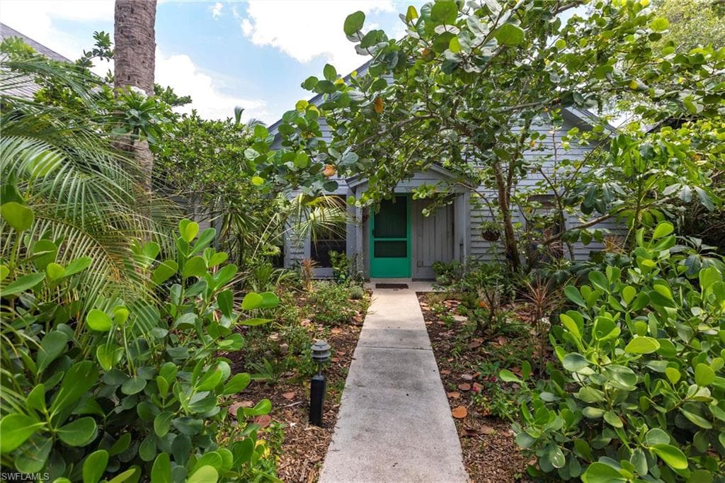 1323 Solana RD # 2, NAPLES FL 34103-1