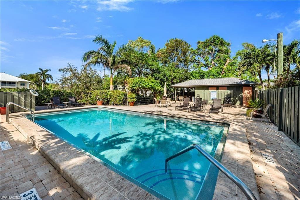 1323 Solana RD # 2, NAPLES FL 34103-39