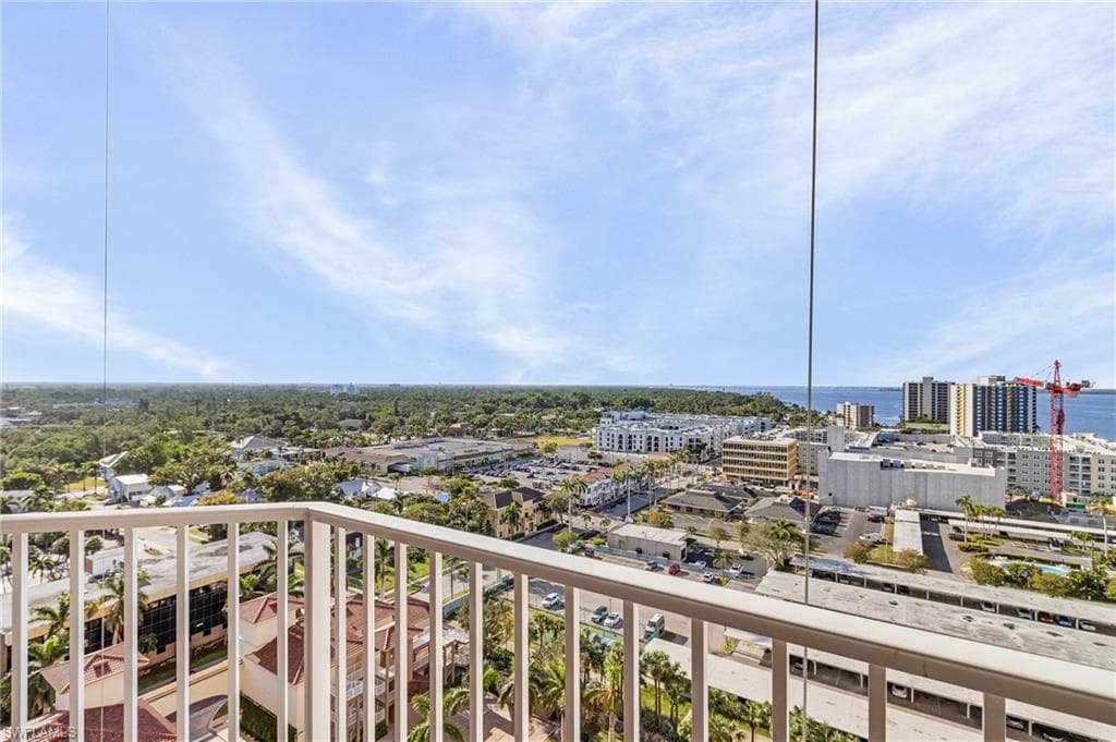 2090 W First ST 1606-24