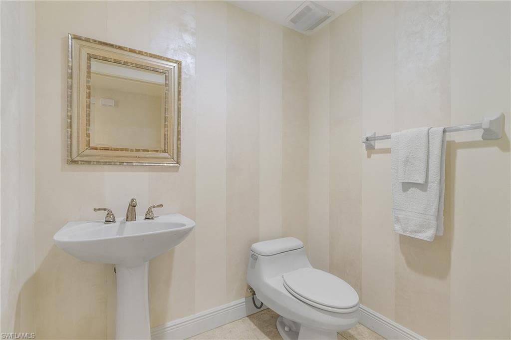 2090 W First ST 1606-20
