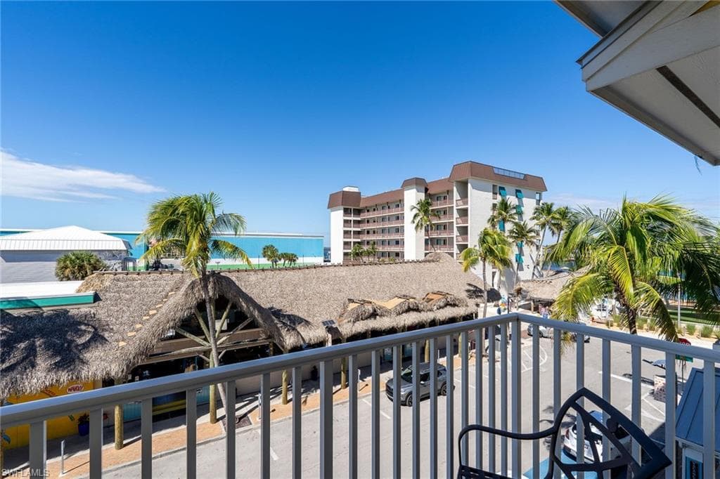 450 Old San Carlos BLVD # 303, FORT MYERS BEACH FL 33931-15