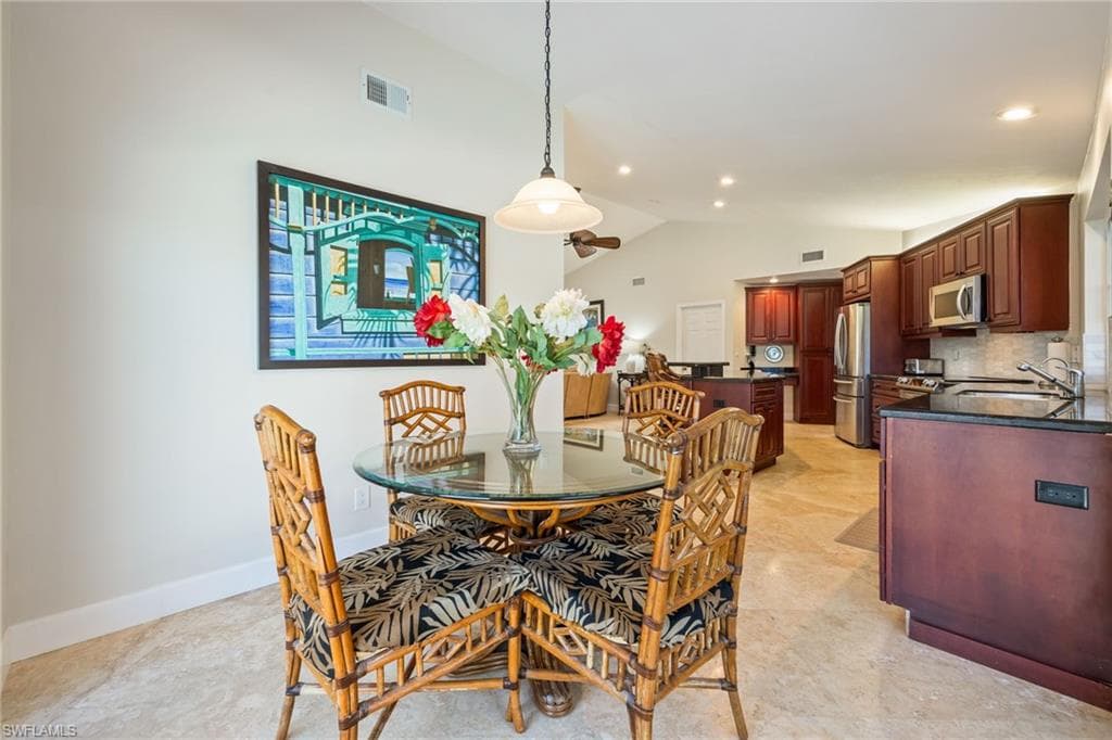 6104 Deer RUN, FORT MYERS FL 33908-19