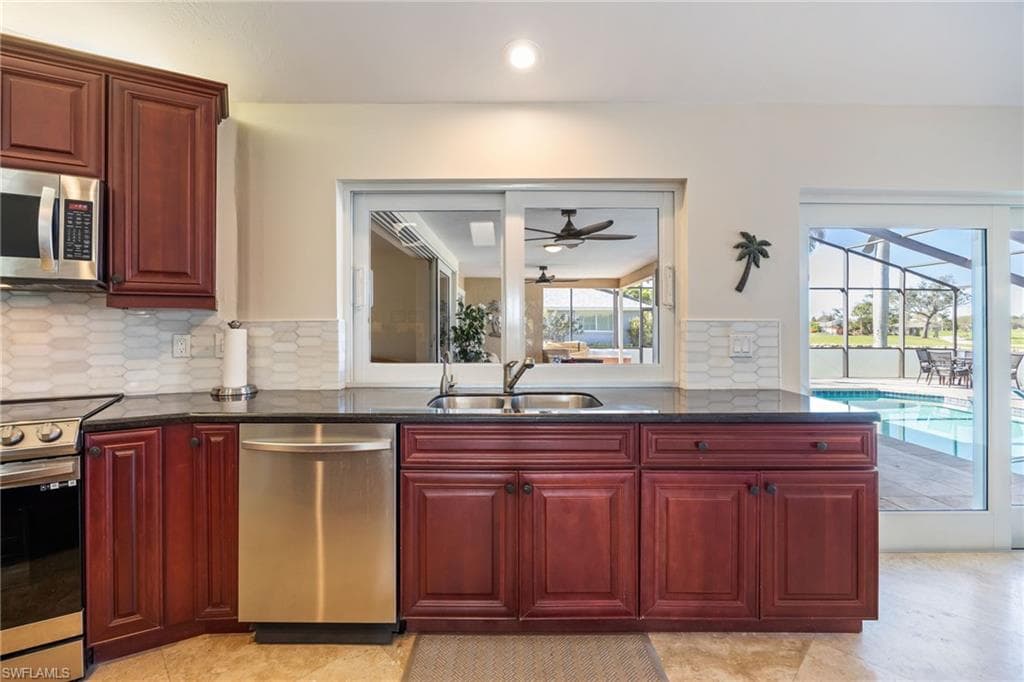 6104 Deer RUN, FORT MYERS FL 33908-17