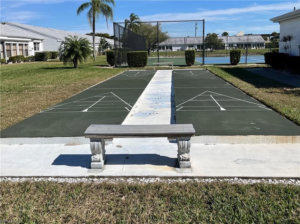 6986 Winkler RD, FORT MYERS FL 33919-39