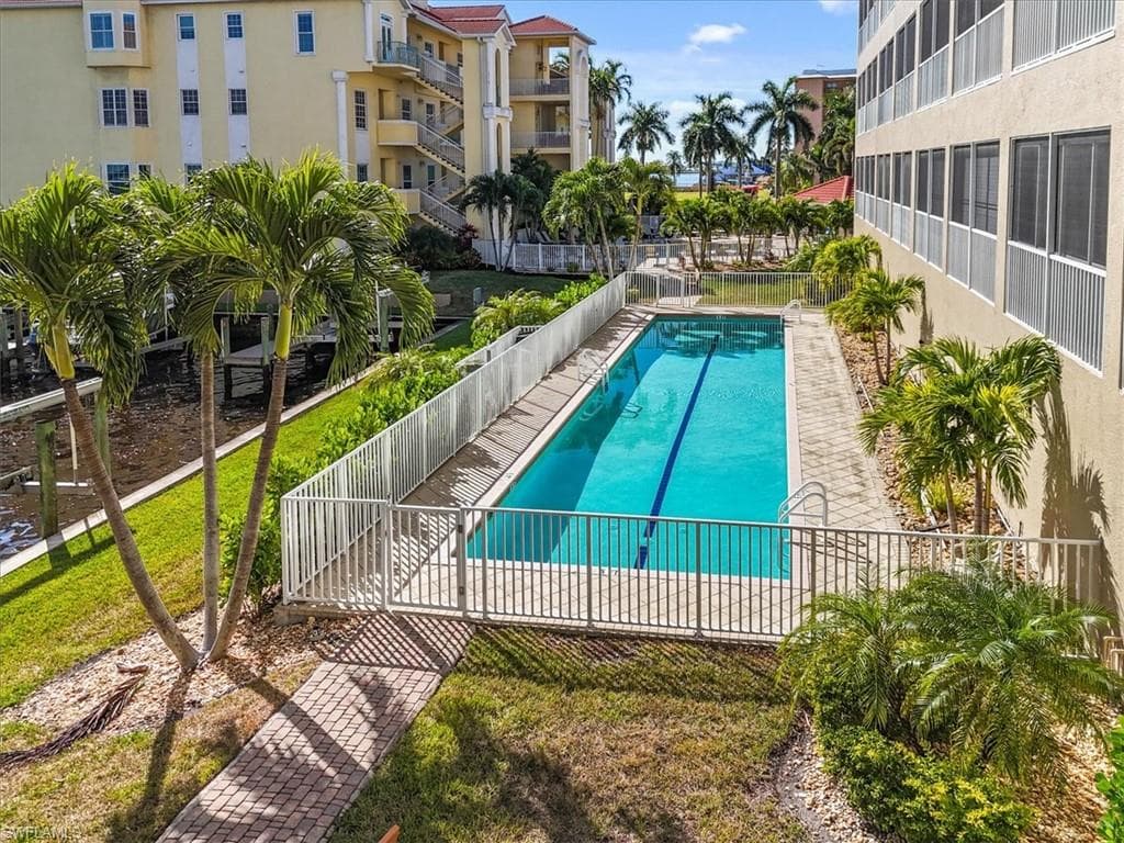 4235 SE 20th PL C404-19