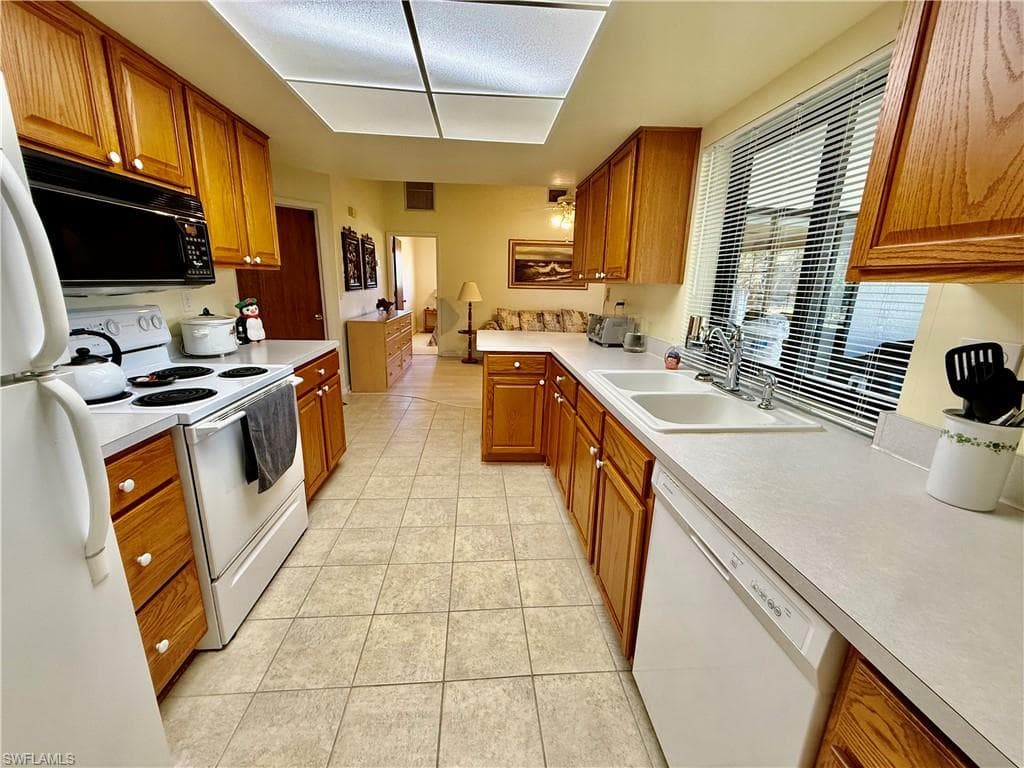 19993 Lake Vista CIR N, LEHIGH ACRES FL 33936-13