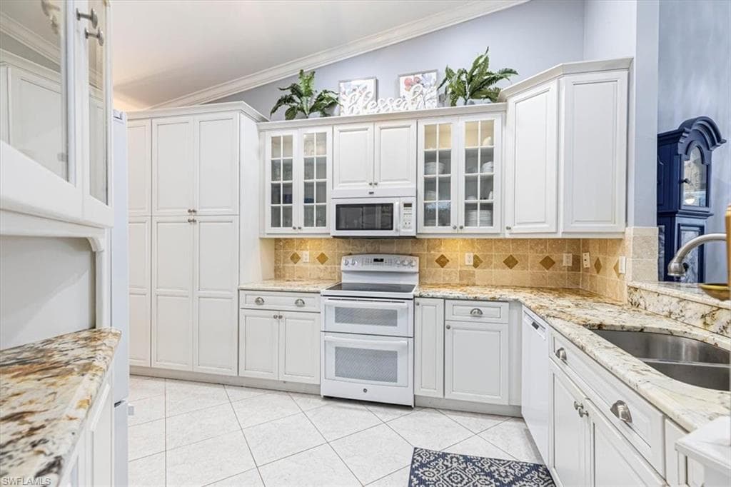 5474 Whitten DR # 12, NAPLES FL 34104-7