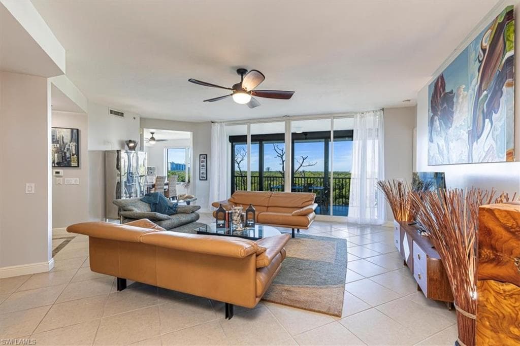 445 Cove Tower DR # 504, NAPLES FL 34110-6