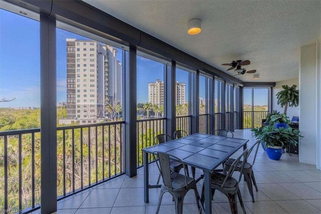 445 Cove Tower DR # 504, NAPLES FL 34110-8