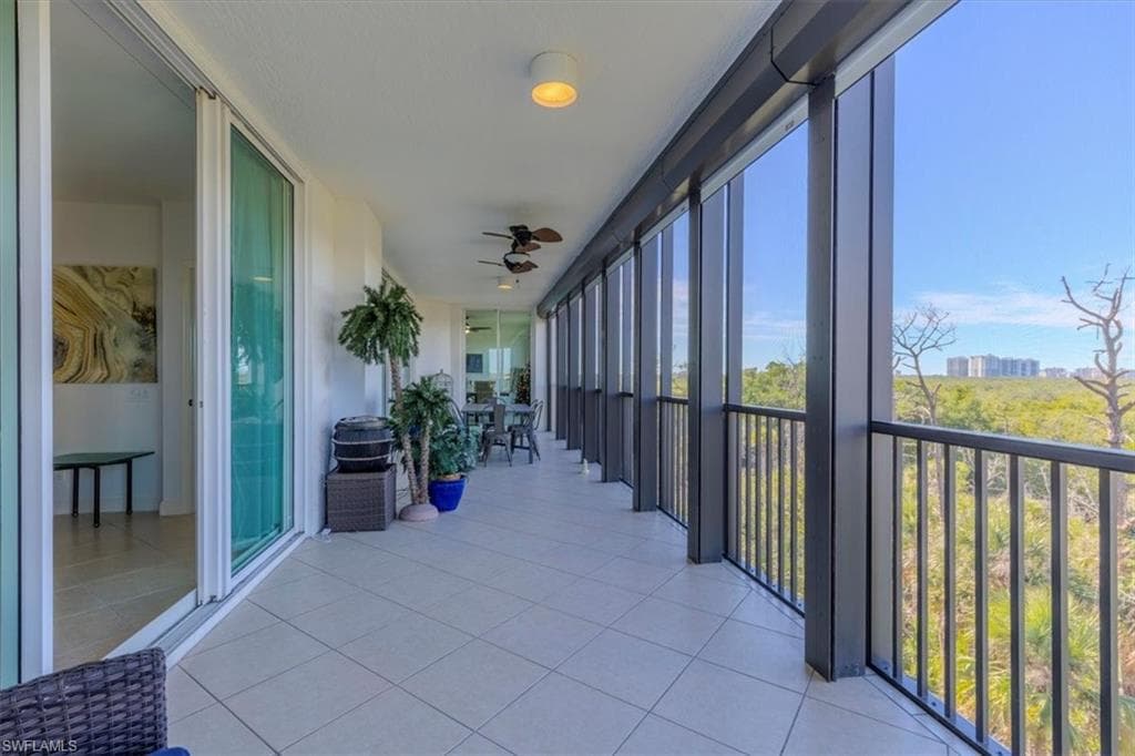 445 Cove Tower DR # 504, NAPLES FL 34110-9
