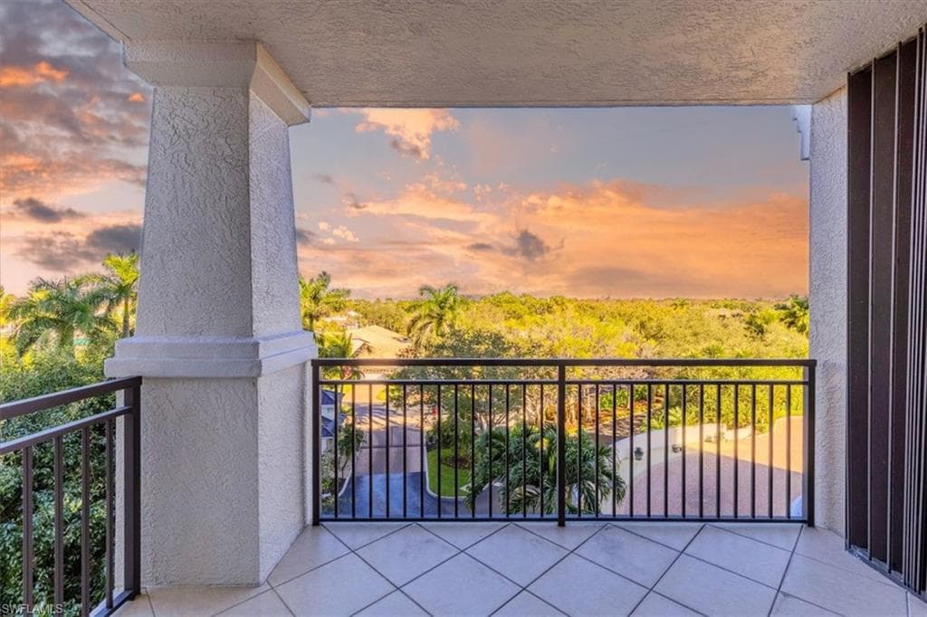 445 Cove Tower DR # 504, NAPLES FL 34110-28