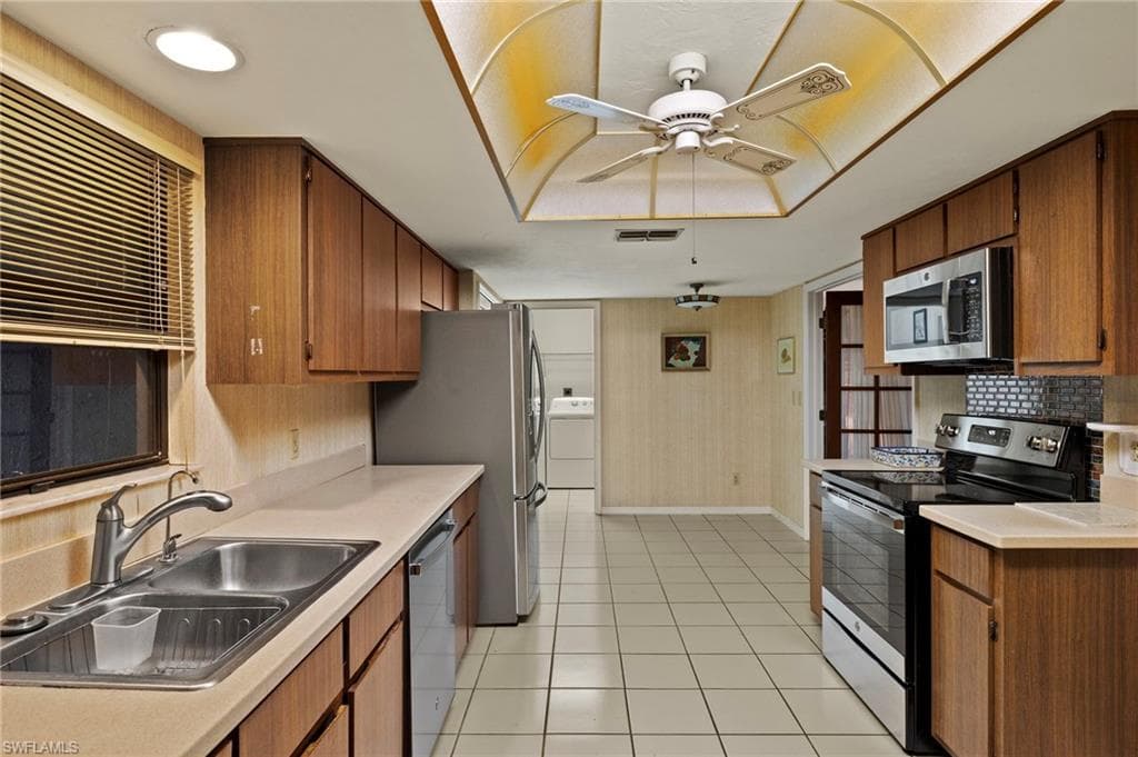 5665 Arvine CIR-6