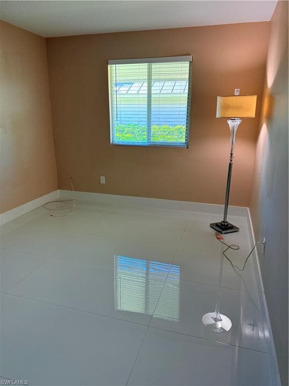 1575 Curlew AVE W # 1, NAPLES FL 34102-27