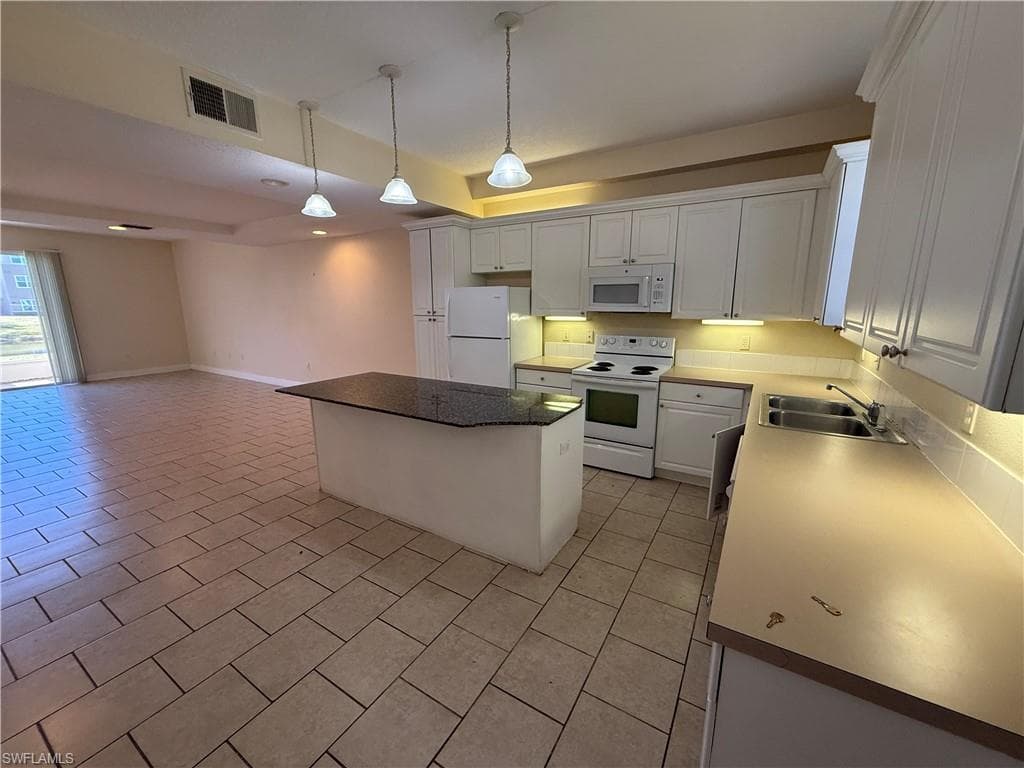 608 Cornerstone DR, KISSIMMEE FL 34744-32