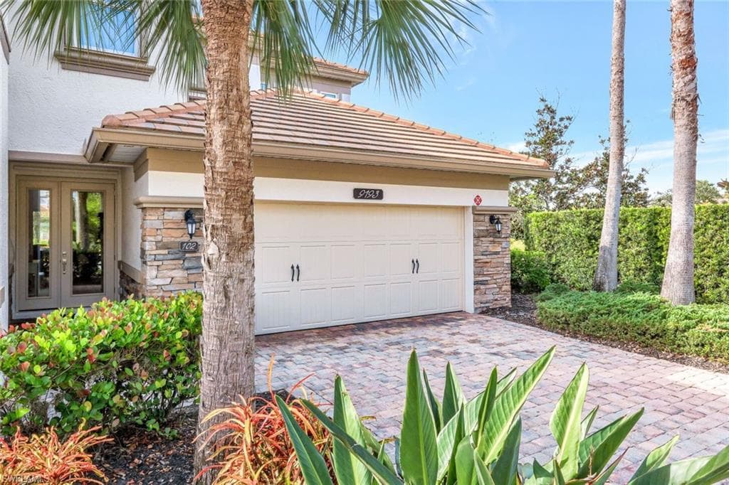 9193 Quartz LN # 102, NAPLES FL 34120-3