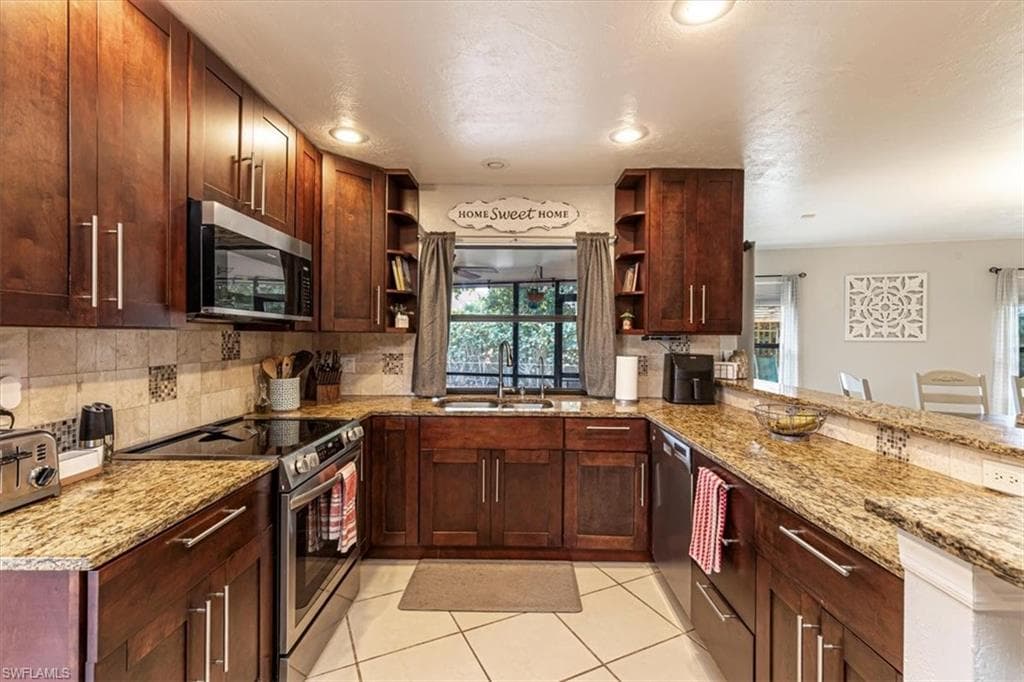 10590 Woodchuck LN, BONITA SPRINGS FL 34135-4