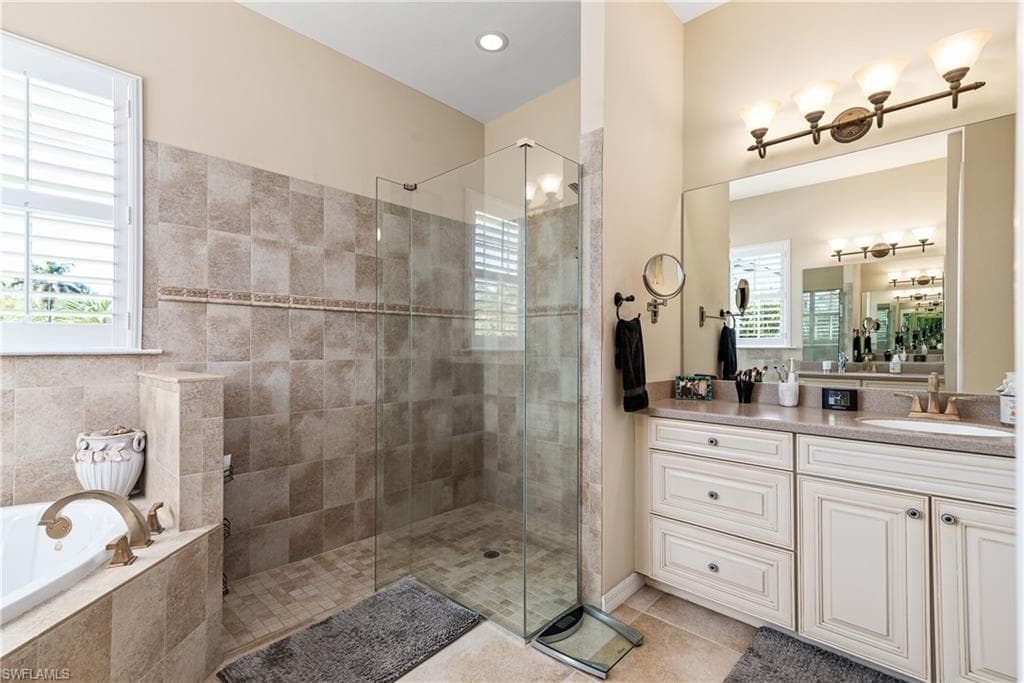 6849 IL REGALO CIR, NAPLES FL 34109-19