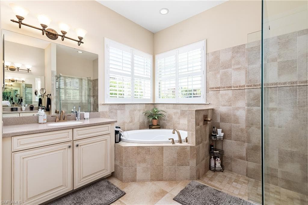 6849 IL REGALO CIR, NAPLES FL 34109-18