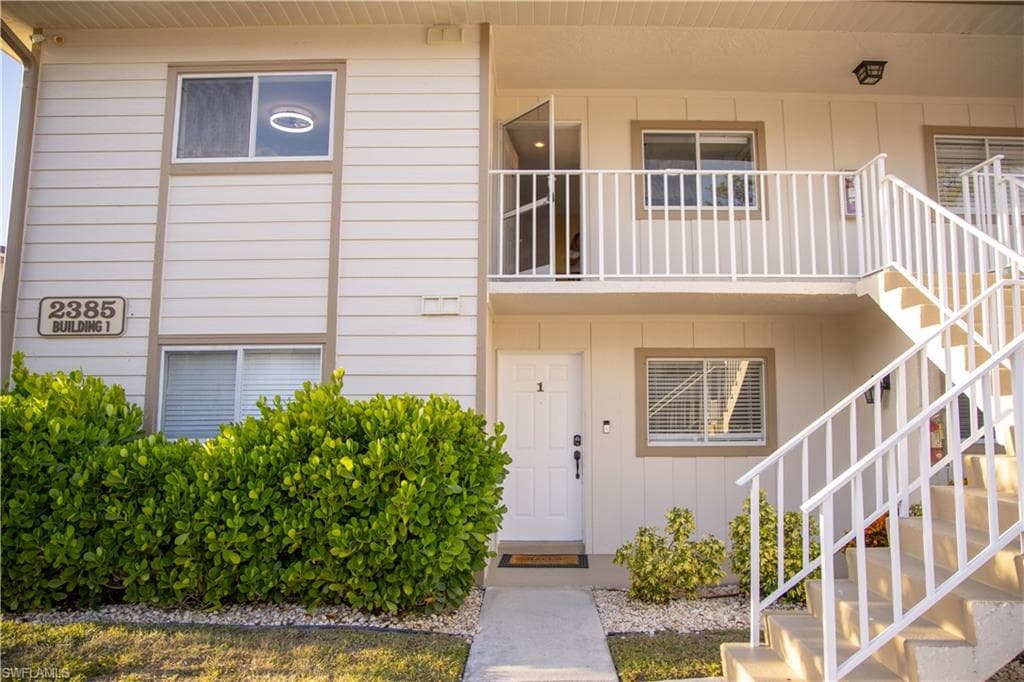 2385 Naples Trace CIR # 105, NAPLES FL 34109-1