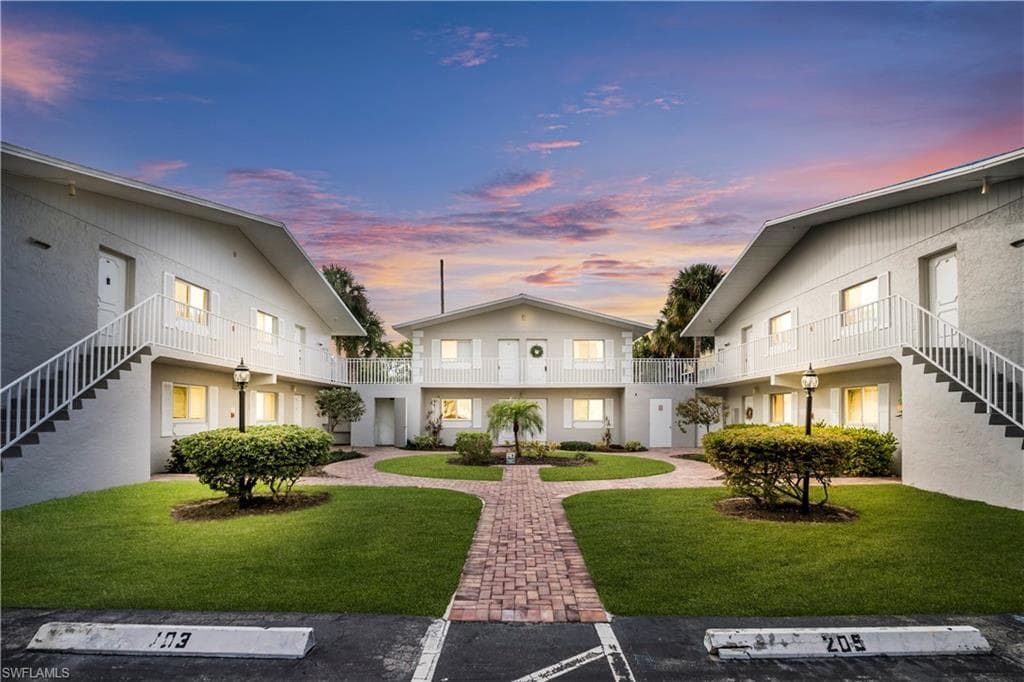 8071 Country RD # 206, FORT MYERS FL 33919-15