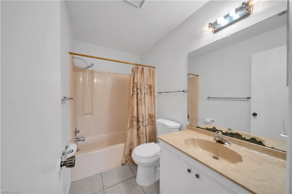 8071 Country RD # 206, FORT MYERS FL 33919-23