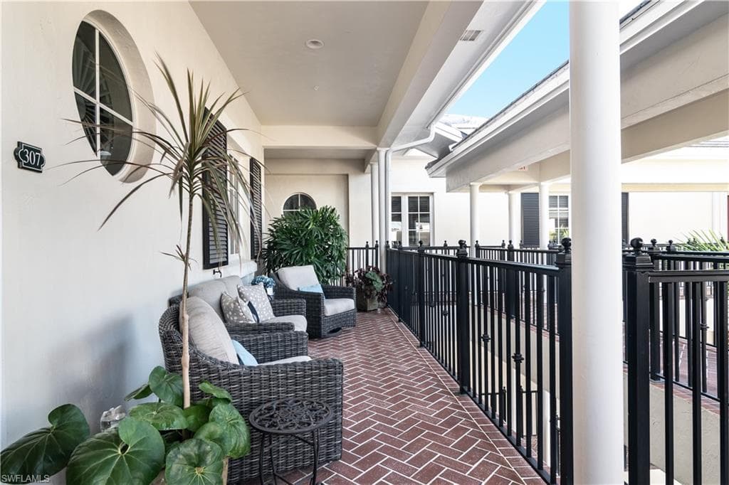 1400 Gulf Shore BLVD N # 307, NAPLES FL 34102-4