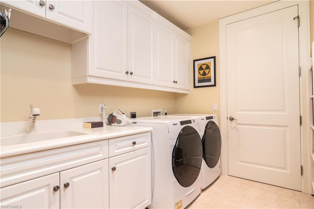 1400 Gulf Shore BLVD N # 307, NAPLES FL 34102-19