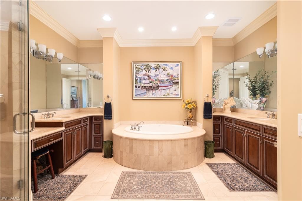 1400 Gulf Shore BLVD N # 307, NAPLES FL 34102-13