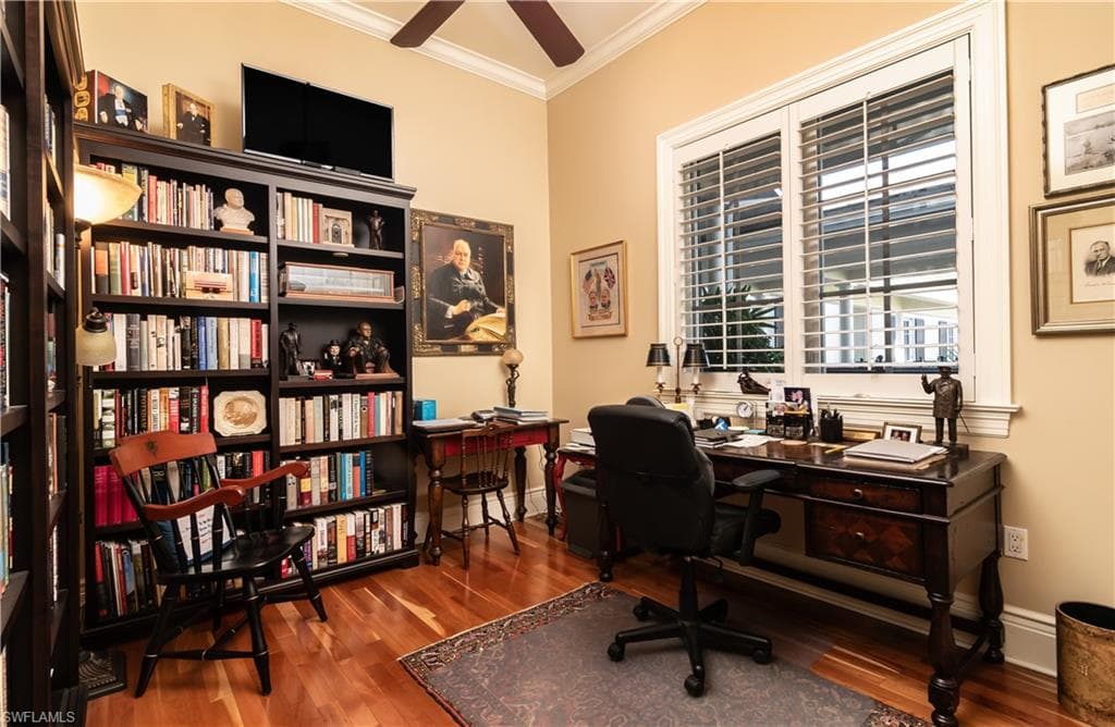 1400 Gulf Shore BLVD N # 307, NAPLES FL 34102-17
