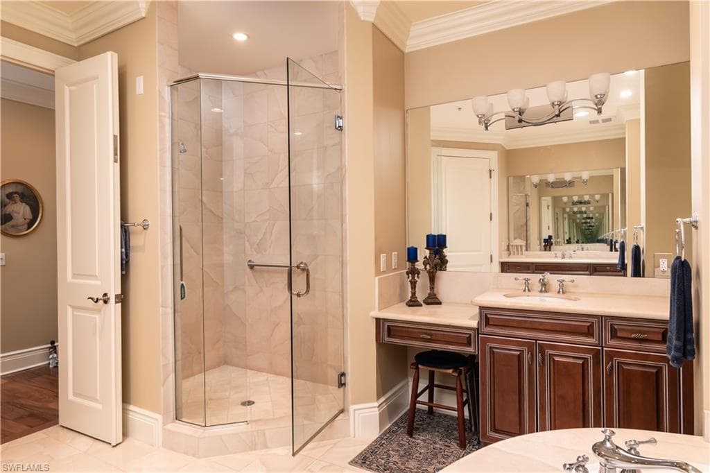 1400 Gulf Shore BLVD N # 307, NAPLES FL 34102-14