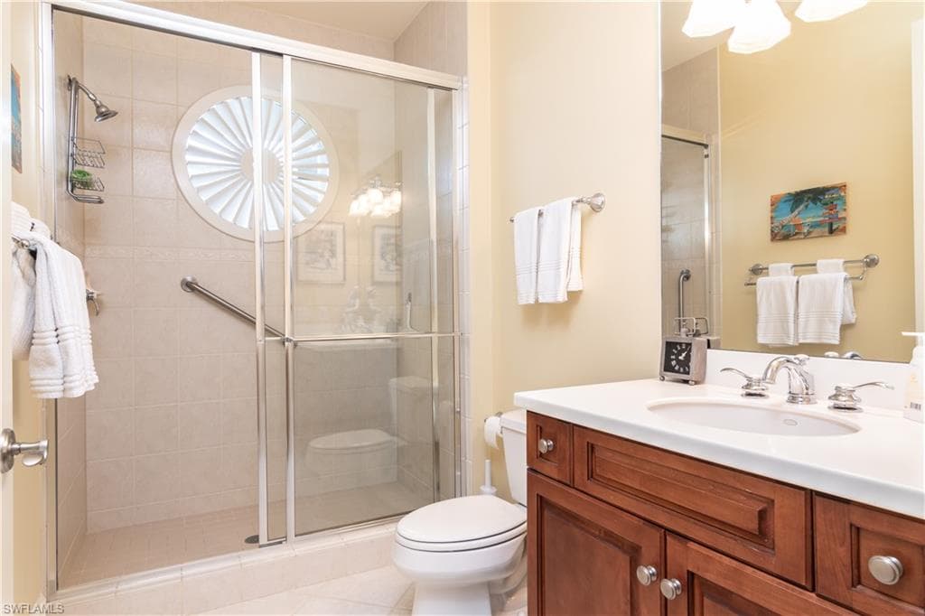 1400 Gulf Shore BLVD N # 307, NAPLES FL 34102-18