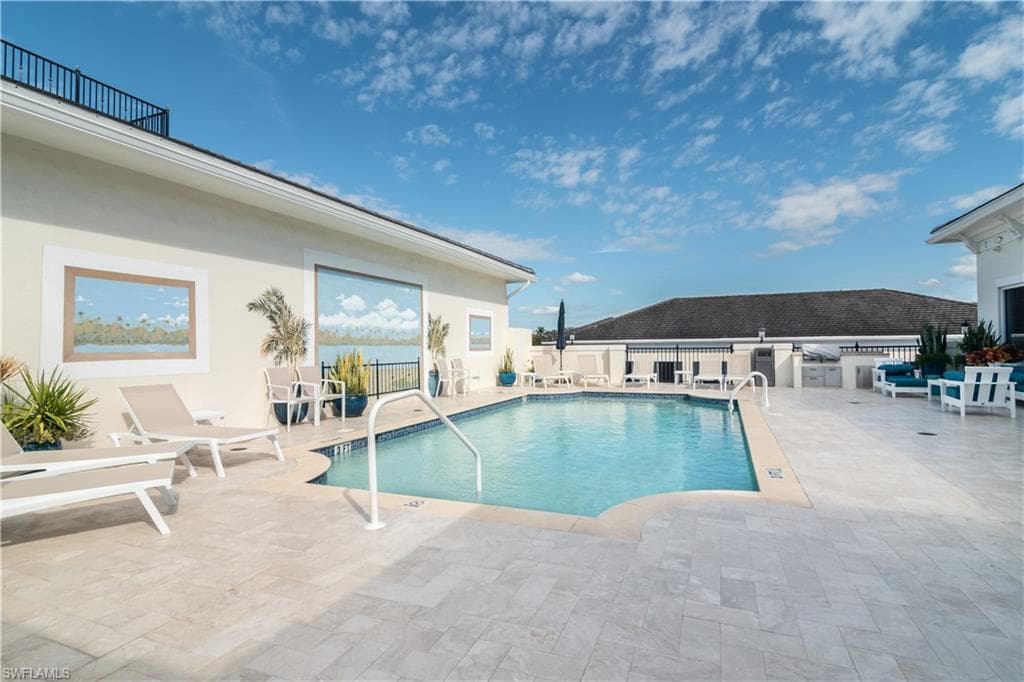 1400 Gulf Shore BLVD N # 307, NAPLES FL 34102-20
