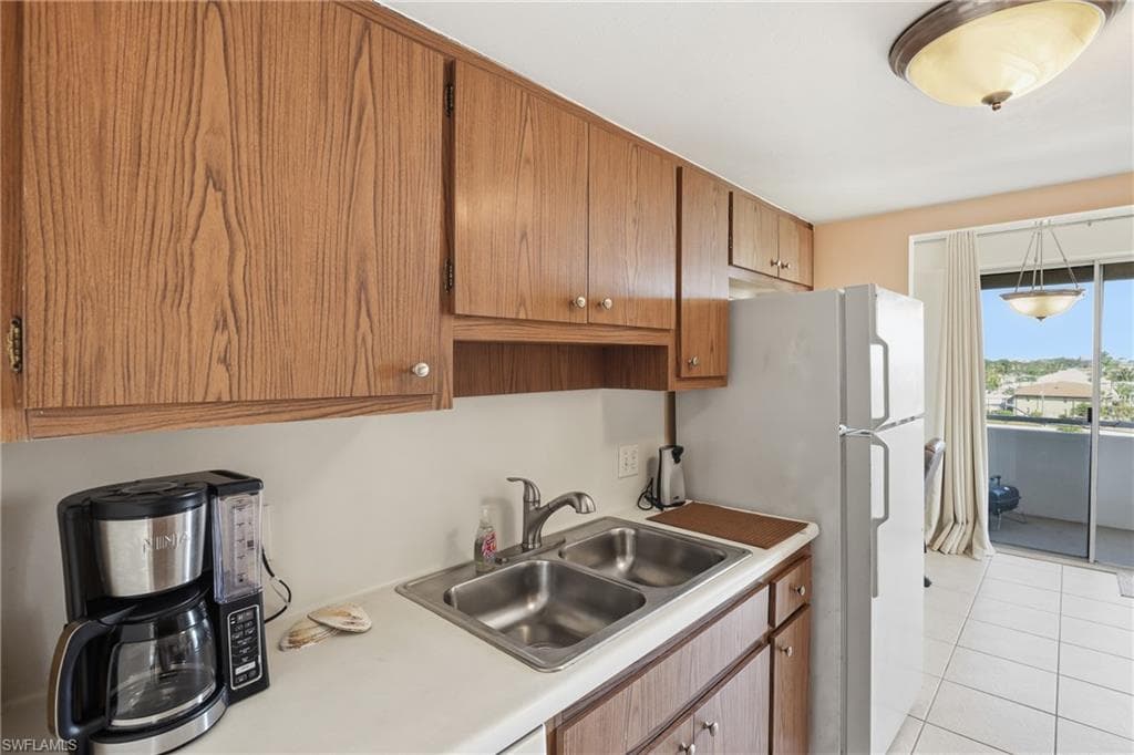 4803 Sunset CT # 404, CAPE CORAL FL 33904-6