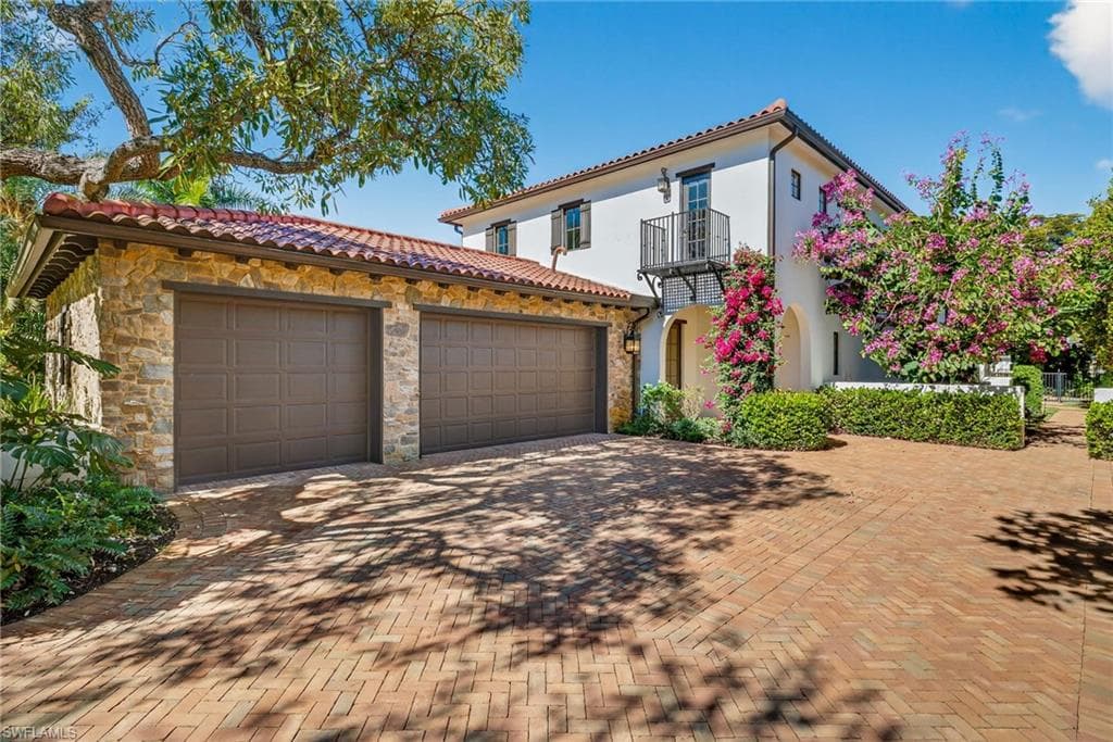 16469 Celebrita CT, NAPLES FL 34110-1