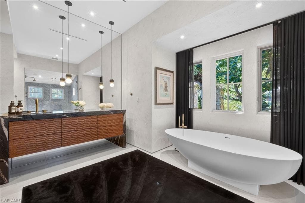 16469 Celebrita CT, NAPLES FL 34110-21